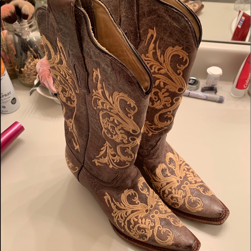 CORRAL BOOTS!